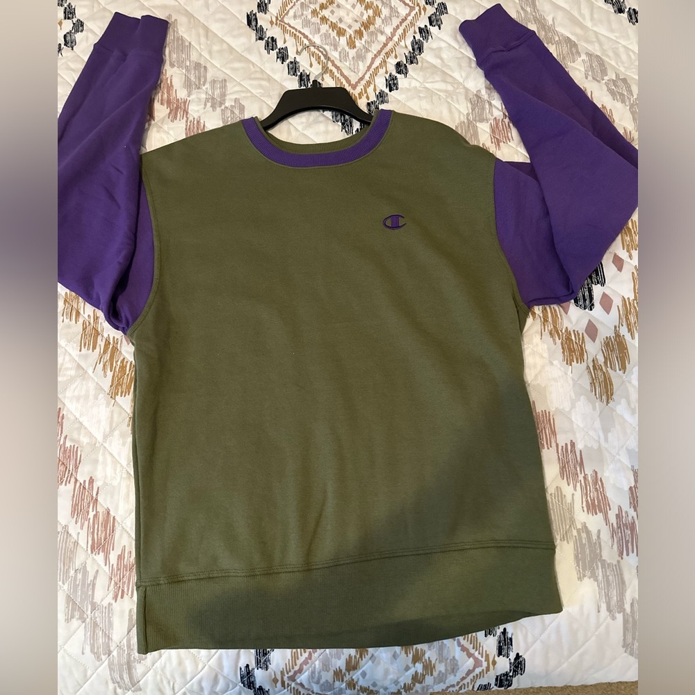 Champion Men's Powerblend olive and purple color Double‎ Collar Crew. Size M.